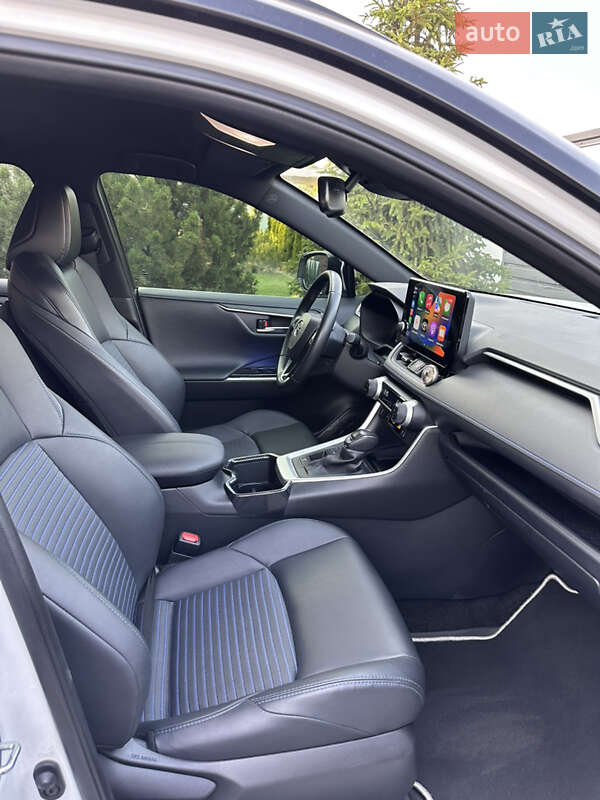 Позашляховик / Кросовер Toyota RAV4 2023 в Дніпрі