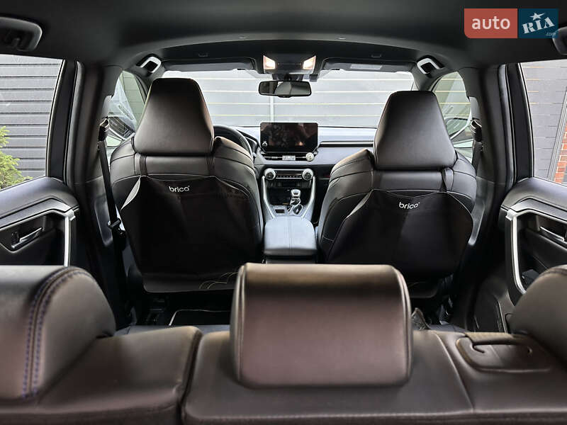 Позашляховик / Кросовер Toyota RAV4 2023 в Дніпрі