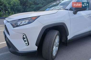 Позашляховик / Кросовер Toyota RAV4 2022 в 