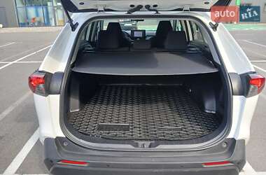 Позашляховик / Кросовер Toyota RAV4 2022 в 
