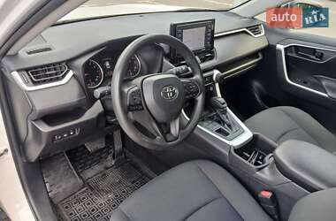 Позашляховик / Кросовер Toyota RAV4 2022 в 