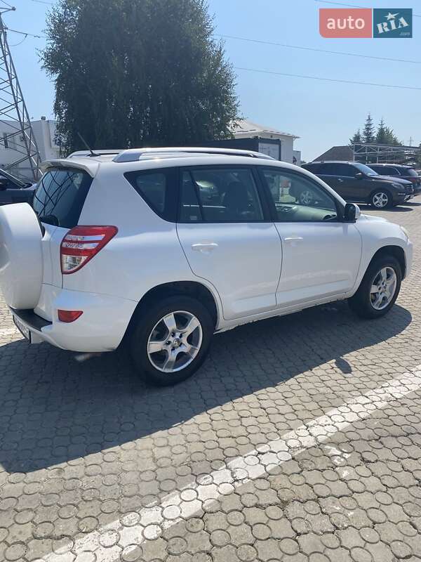 Внедорожник / Кроссовер Toyota RAV4 2009 в Черновцах