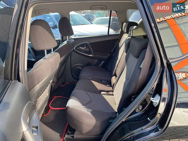 Позашляховик / Кросовер Toyota RAV4 2012 в Львові