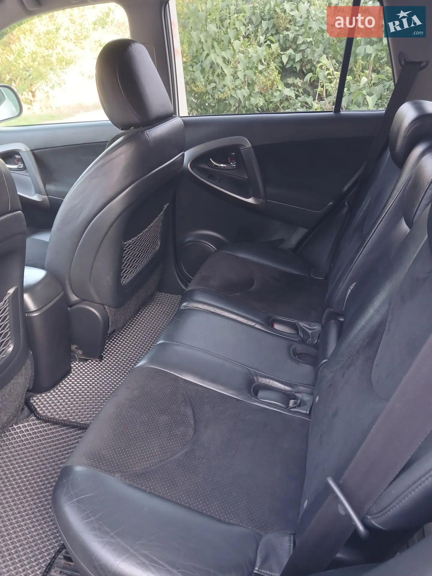 2010 Toyota RAV 4 - мініатюра 2