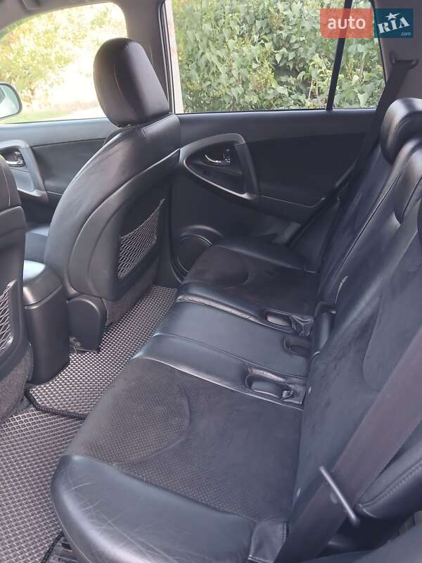 Внедорожник / Кроссовер Toyota RAV4 2010 в Харькове