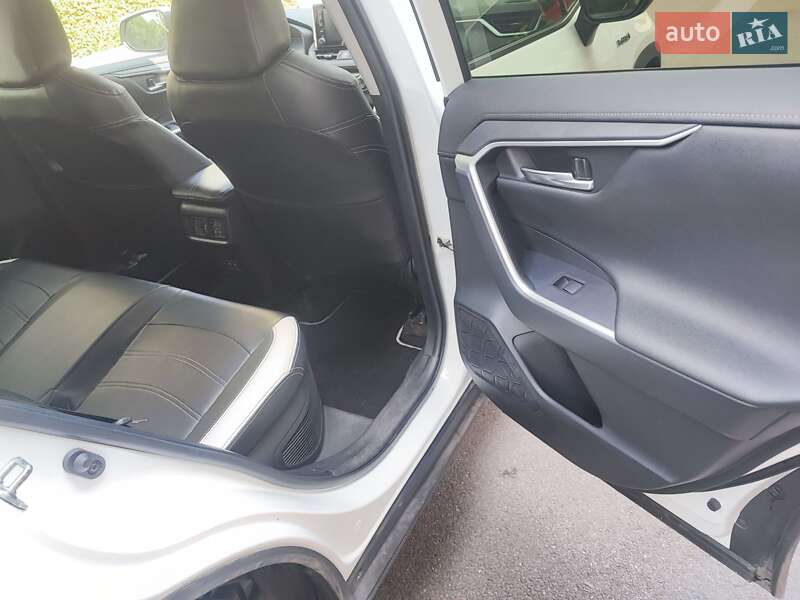 Позашляховик / Кросовер Toyota RAV4 2019 в Києві
