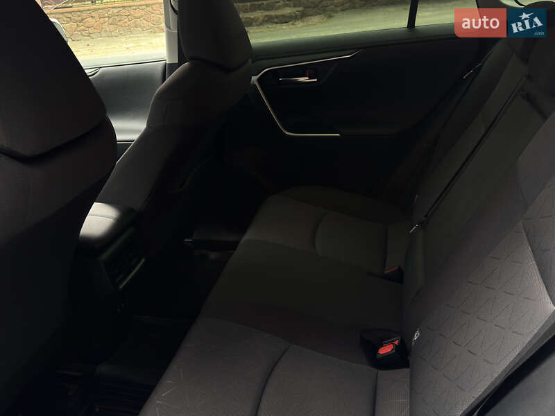 Внедорожник / Кроссовер Toyota RAV4 2021 в Киеве