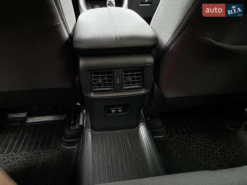 Внедорожник / Кроссовер Toyota RAV4 2021 в Киеве
