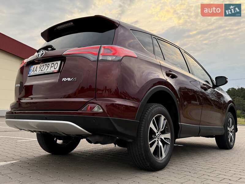 Внедорожник / Кроссовер Toyota RAV4 2017 в Киеве