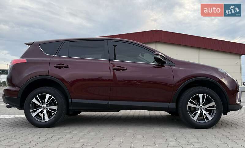 Внедорожник / Кроссовер Toyota RAV4 2017 в Киеве