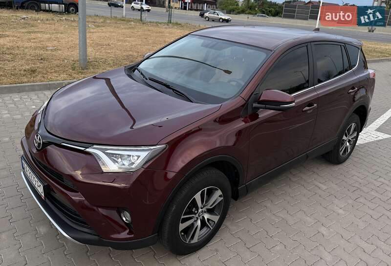 Внедорожник / Кроссовер Toyota RAV4 2017 в Киеве