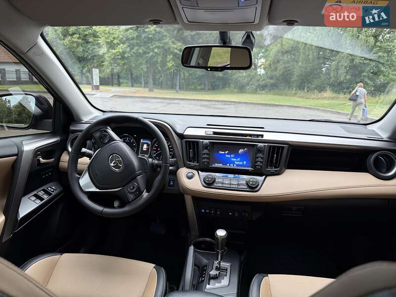 Внедорожник / Кроссовер Toyota RAV4 2017 в Киеве