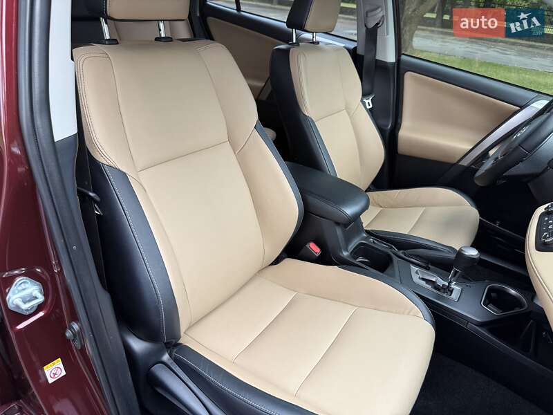 Внедорожник / Кроссовер Toyota RAV4 2017 в Киеве