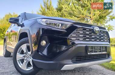 Внедорожник / Кроссовер Toyota RAV4 2021 в Ровно