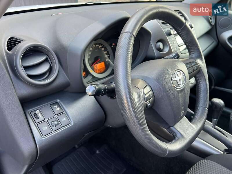 Внедорожник / Кроссовер Toyota RAV4 2011 в Коломые