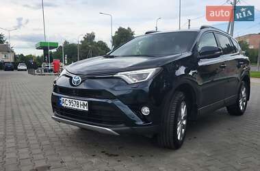 Внедорожник / Кроссовер Toyota RAV4 2017 в Луцке