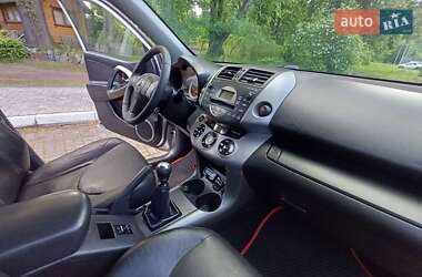 Внедорожник / Кроссовер Toyota RAV4 2006 в 