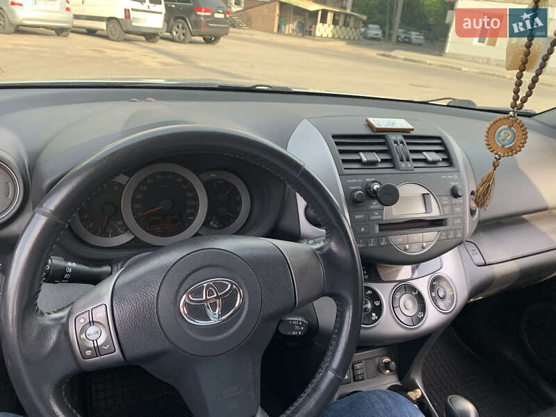 Внедорожник / Кроссовер Toyota RAV4 2006 в Харькове