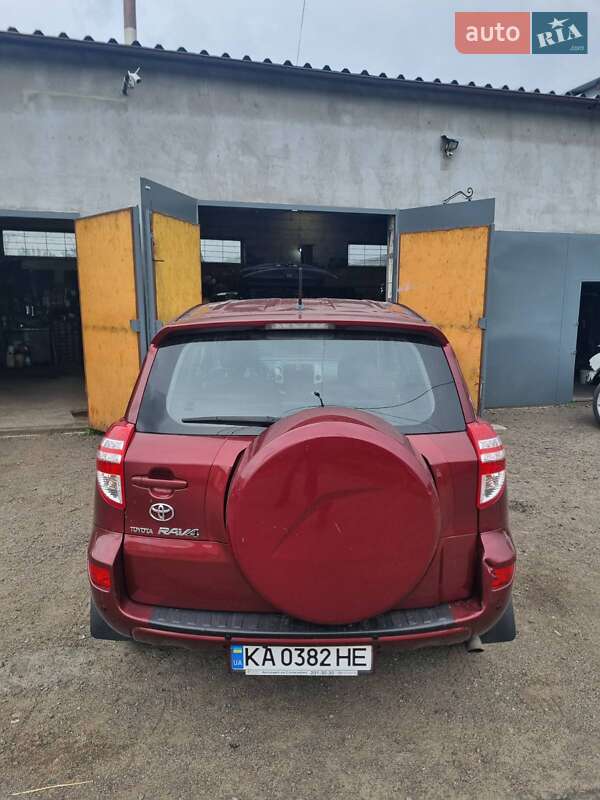Внедорожник / Кроссовер Toyota RAV4 2010 в Киеве