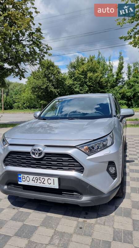 Внедорожник / Кроссовер Toyota RAV4 2019 в Хмельницком