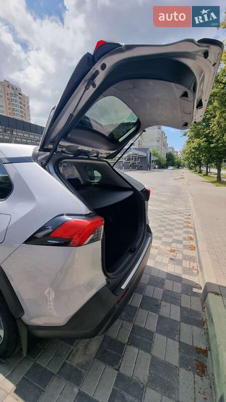 Внедорожник / Кроссовер Toyota RAV4 2019 в Хмельницком