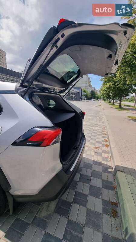 Внедорожник / Кроссовер Toyota RAV4 2019 в Хмельницком