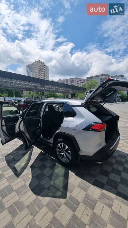 Внедорожник / Кроссовер Toyota RAV4 2019 в Хмельницком
