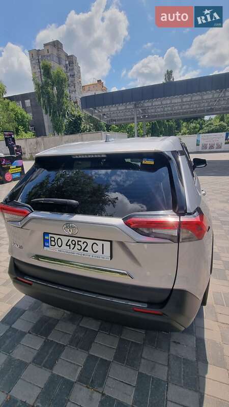 Внедорожник / Кроссовер Toyota RAV4 2019 в Хмельницком