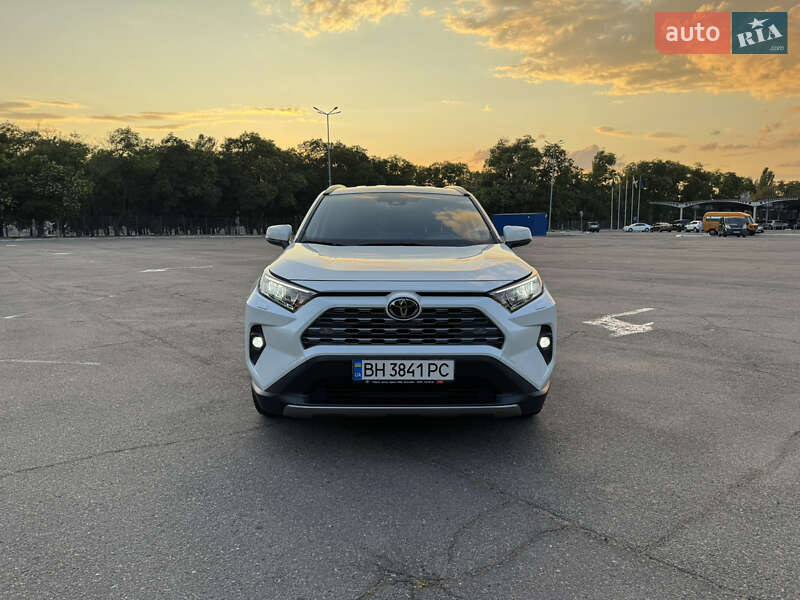 Внедорожник / Кроссовер Toyota RAV4 2022 в Николаеве
