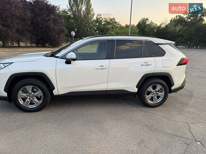 Внедорожник / Кроссовер Toyota RAV4 2022 в Николаеве