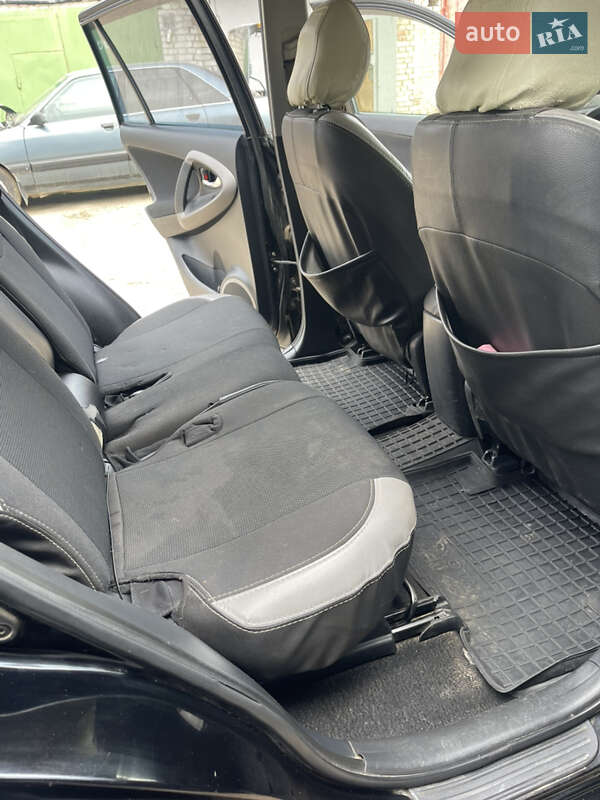 Внедорожник / Кроссовер Toyota RAV4 2007 в Новояворовске