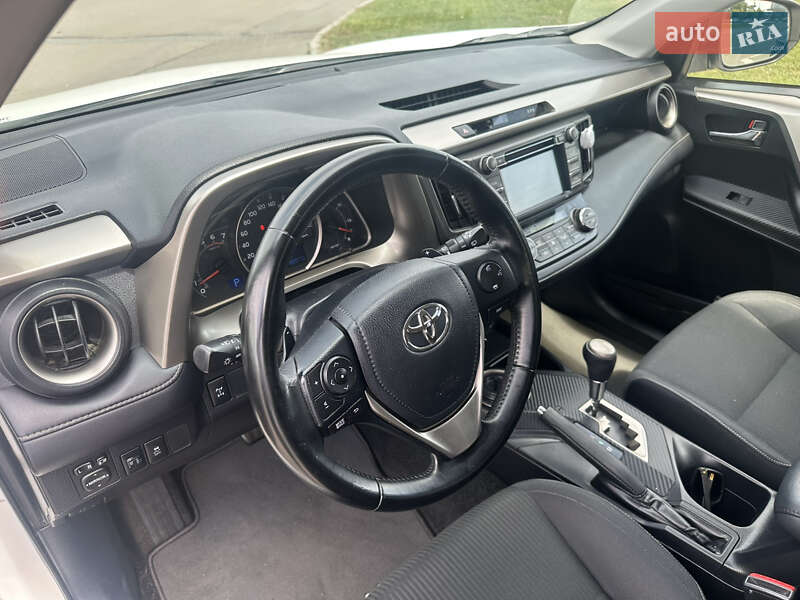 Внедорожник / Кроссовер Toyota RAV4 2014 в Чернигове
