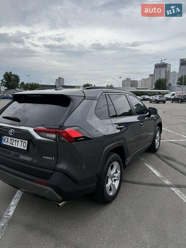 Внедорожник / Кроссовер Toyota RAV4 2021 в Киеве