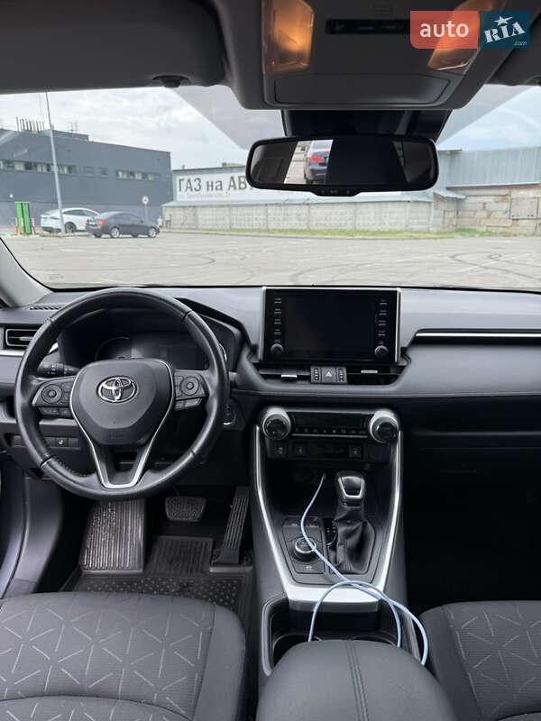 Внедорожник / Кроссовер Toyota RAV4 2021 в Киеве