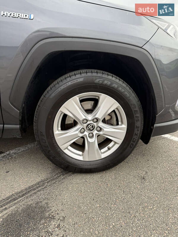 Внедорожник / Кроссовер Toyota RAV4 2021 в Киеве