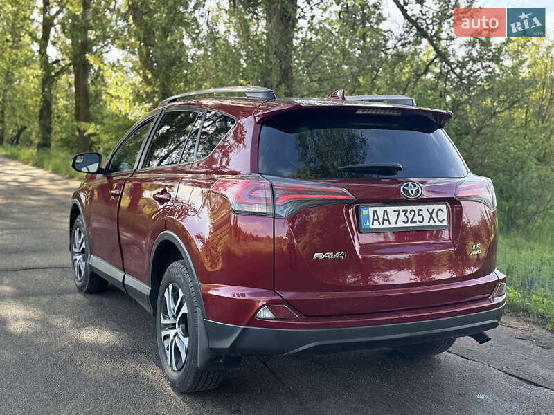 Внедорожник / Кроссовер Toyota RAV4 2018 в Киеве