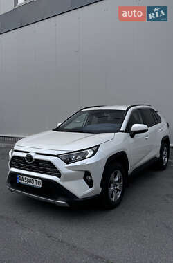 Внедорожник / Кроссовер Toyota RAV4 2020 в Киеве