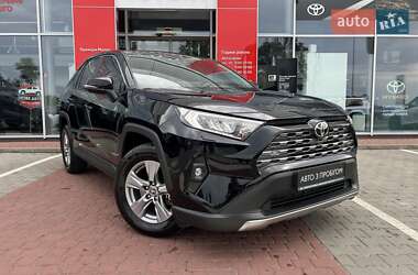 Внедорожник / Кроссовер Toyota RAV4 2023 в 