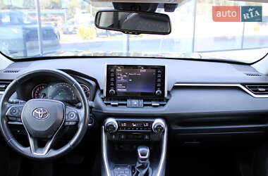 Внедорожник / Кроссовер Toyota RAV4 2020 в 