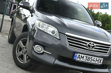 Позашляховик / Кросовер Toyota RAV4 2012 в 