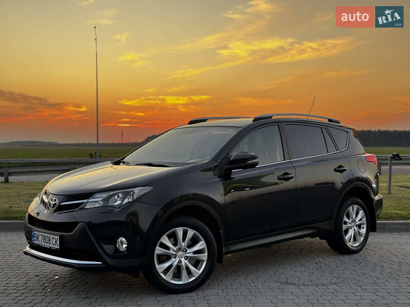 Внедорожник / Кроссовер Toyota RAV4 2015 в 