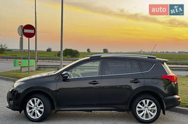 Внедорожник / Кроссовер Toyota RAV4 2015 в 