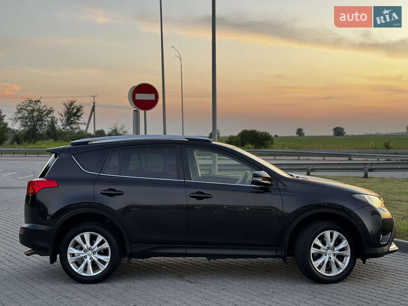 Внедорожник / Кроссовер Toyota RAV4 2015 в Радивилове