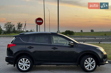 Внедорожник / Кроссовер Toyota RAV4 2015 в 