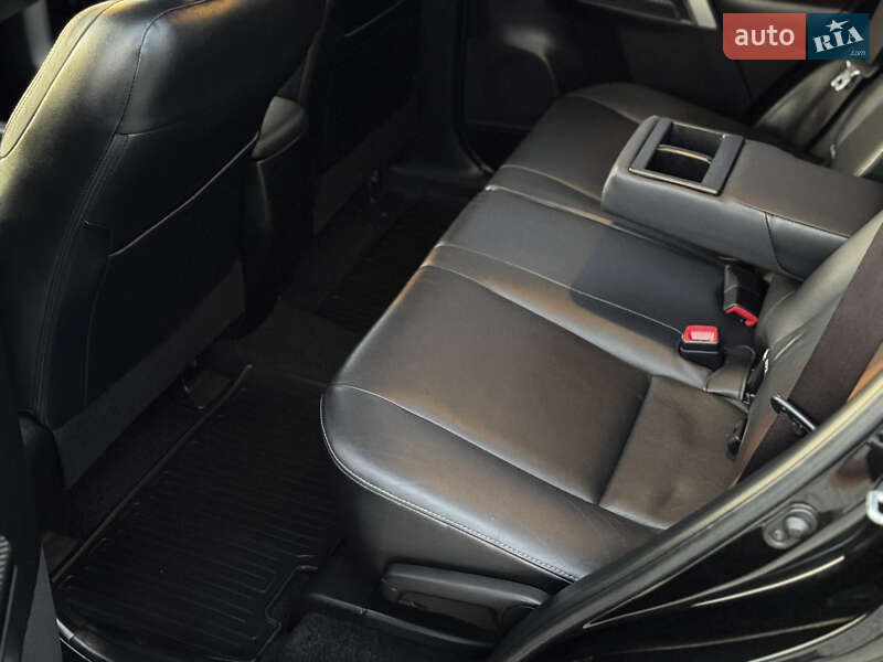 Внедорожник / Кроссовер Toyota RAV4 2015 в Радивилове