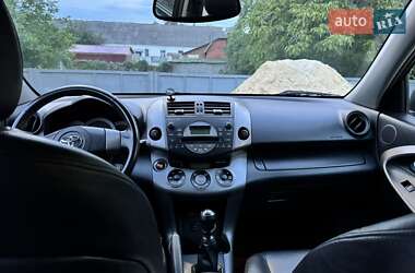 Внедорожник / Кроссовер Toyota RAV4 2006 в 