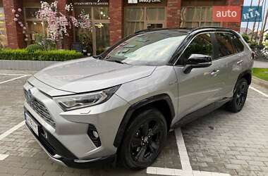 Внедорожник / Кроссовер Toyota RAV4 2020 в 