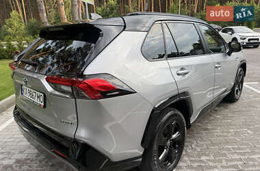 Внедорожник / Кроссовер Toyota RAV4 2020 в 