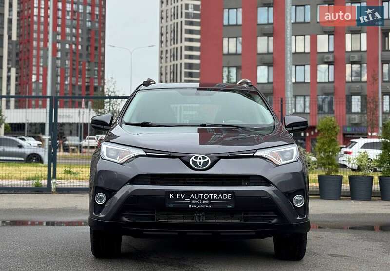 Позашляховик / Кросовер Toyota RAV4 2016 в Києві