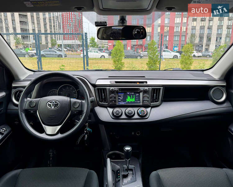 Позашляховик / Кросовер Toyota RAV4 2016 в Києві